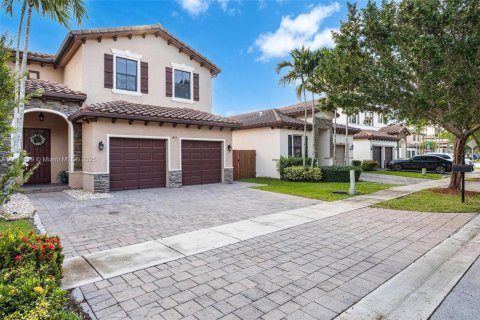 House in Homestead, Florida 5 bedrooms, 270.9 sq.m. № 1947078 - photo 2