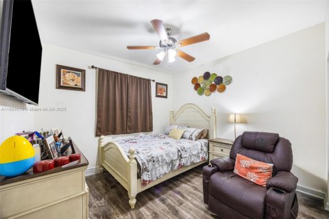 House in Homestead, Florida 5 bedrooms, 270.9 sq.m. № 1947078 - photo 14
