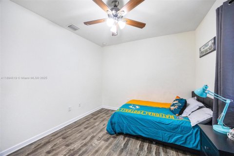 House in Homestead, Florida 5 bedrooms, 270.9 sq.m. № 1947078 - photo 29