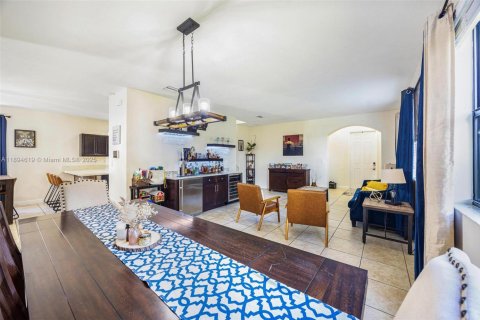 House in Homestead, Florida 5 bedrooms, 270.9 sq.m. № 1947078 - photo 7