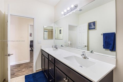House in Homestead, Florida 5 bedrooms, 270.9 sq.m. № 1947078 - photo 26