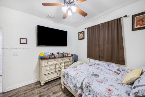 House in Homestead, Florida 5 bedrooms, 270.9 sq.m. № 1947078 - photo 15