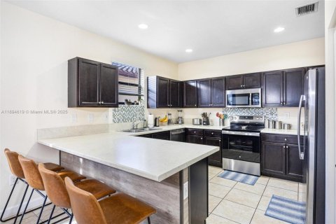 House in Homestead, Florida 5 bedrooms, 270.9 sq.m. № 1947078 - photo 8