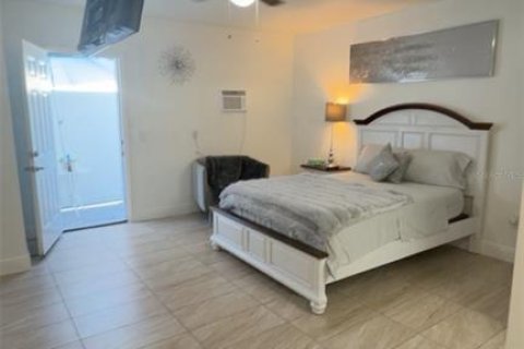 Villa ou maison à vendre à Tampa, Floride: 5 chambres, 190.17 m2 № 2411497 - photo 17