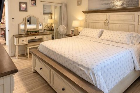 Villa ou maison à vendre à Tampa, Floride: 5 chambres, 190.17 m2 № 2411497 - photo 11