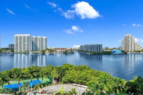 Condo in Aventura, Florida, 2 bedrooms  № 1978920 - photo 21