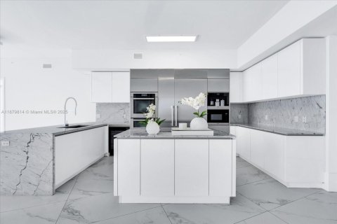 Condo in Aventura, Florida, 2 bedrooms  № 1978920 - photo 7