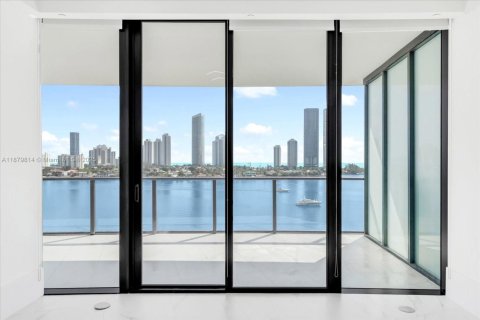 Condo in Aventura, Florida, 2 bedrooms  № 1978920 - photo 13