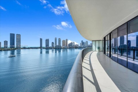 Condo in Aventura, Florida, 2 bedrooms  № 1978920 - photo 11