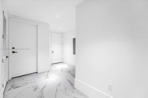 Condo in Aventura, Florida, 2 bedrooms  № 1978920 - photo 23