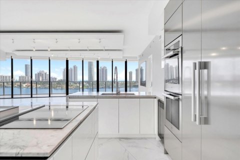 Condo in Aventura, Florida, 2 bedrooms  № 1978920 - photo 8