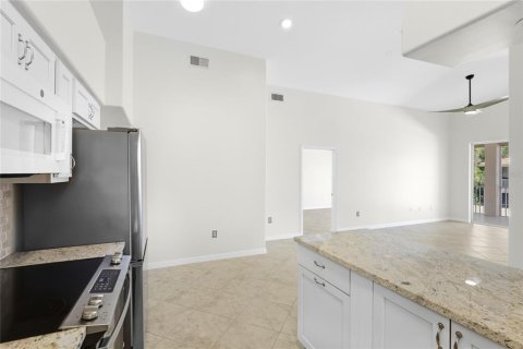 Condo in Sarasota, Florida, 2 bedrooms № 2222453 - photo 12