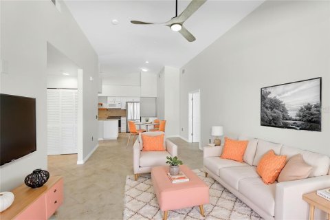 Condo in Sarasota, Florida, 2 bedrooms № 2222453 - photo 5