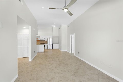 Condo in Sarasota, Florida, 2 bedrooms № 2222453 - photo 6