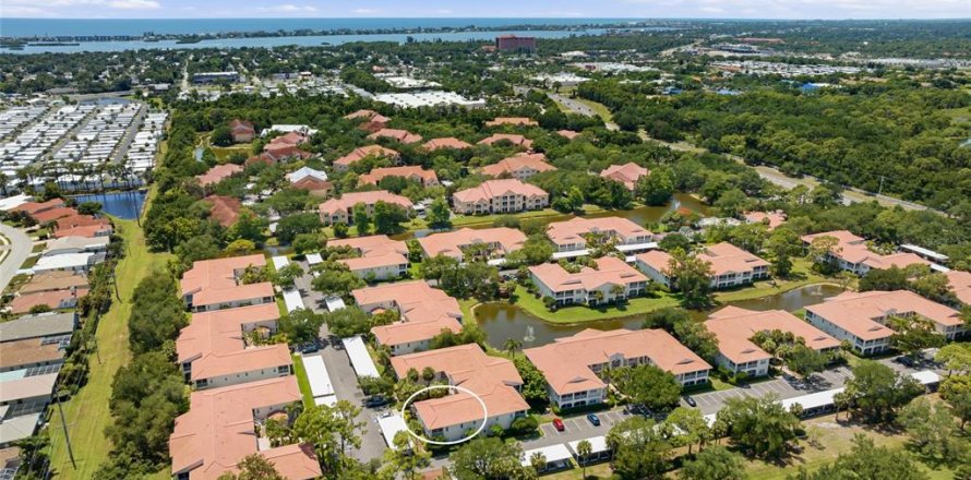 Condo in Sarasota, Florida, 2 bedrooms № 2222453