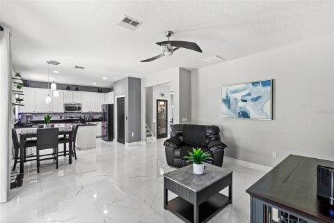 House in Orlando, Florida 4 bedrooms, 205.69 sq.m. № 1871020 - photo 11