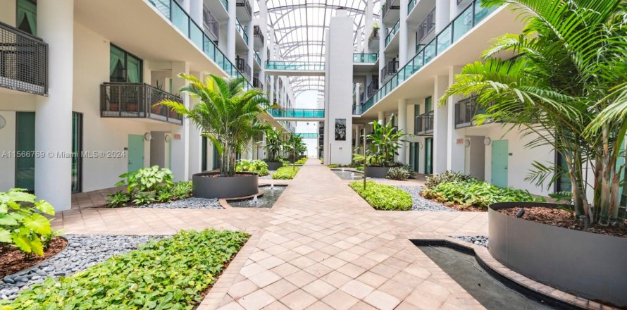 Кондоминиум с 3 спальнями в Майами-Бич, Флорида № 1958765