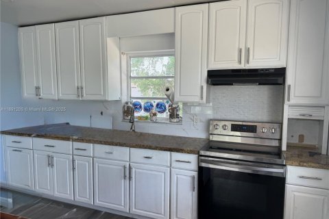 Casa en alquiler en Key Largo, Florida, 2 dormitorios, 204.01 m2 № 1947319 - foto 4