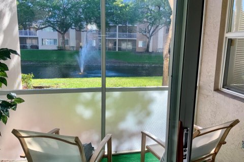 Condo in Tamarac, Florida, 2 bedrooms № 2182063 - photo 25
