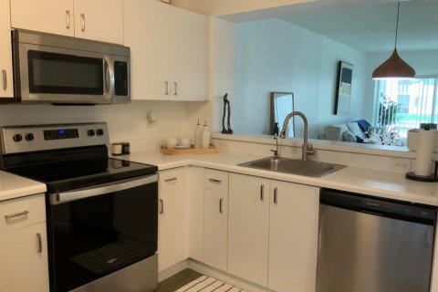 Condo in Tamarac, Florida, 2 bedrooms № 2182063 - photo 14