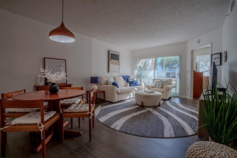 Condo in Tamarac, Florida, 2 bedrooms № 2182063 - photo 3