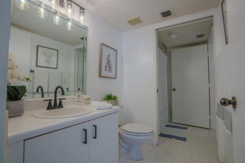 Condo in Tamarac, Florida, 2 bedrooms № 2182063 - photo 19