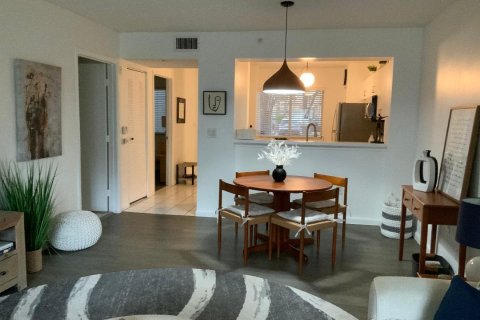 Condo in Tamarac, Florida, 2 bedrooms № 2182063 - photo 4
