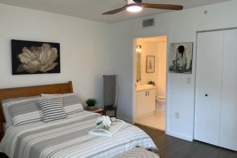 Condo in Tamarac, Florida, 2 bedrooms № 2182063 - photo 16