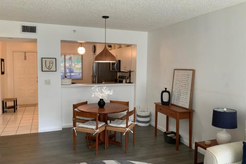 Condo in Tamarac, Florida, 2 bedrooms № 2182063 - photo 6
