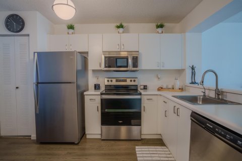 Condo in Tamarac, Florida, 2 bedrooms № 2182063 - photo 10