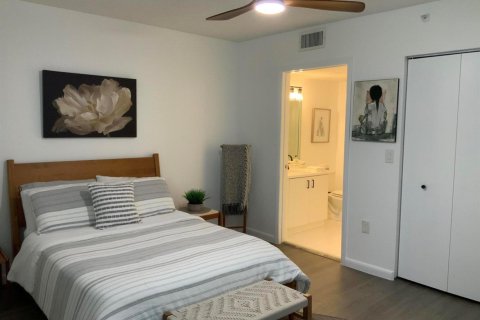 Condo in Tamarac, Florida, 2 bedrooms № 2182063 - photo 17