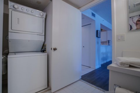 Condo in Tamarac, Florida, 2 bedrooms № 2182063 - photo 24