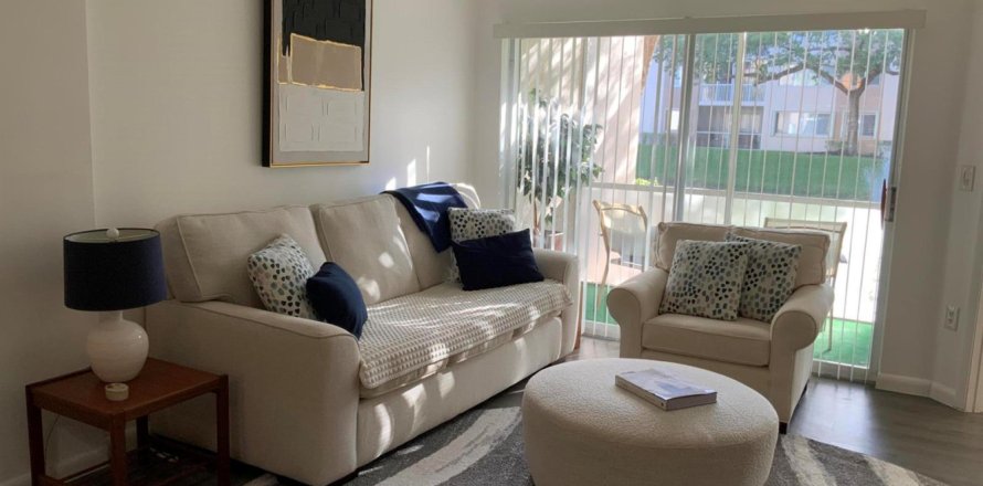 Condo in Tamarac, Florida, 2 bedrooms № 2182063