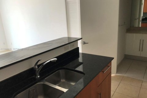 Condo in Miami, Florida  № 2058590 - photo 10