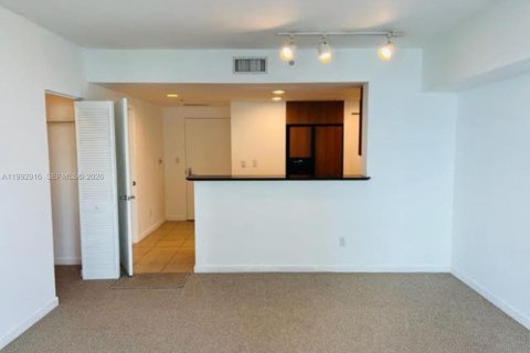 Condo in Miami, Florida  № 2058590 - photo 8