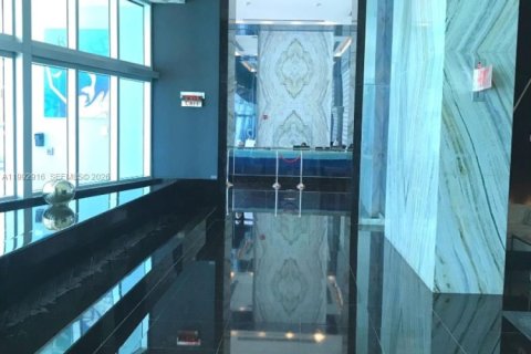 Condo in Miami, Florida  № 2058590 - photo 16