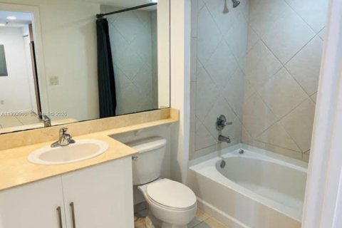 Condo in Miami, Florida  № 2058590 - photo 11