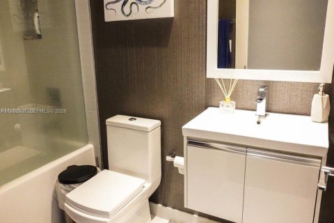 Townhouse in LANDMARK in Doral, Florida 3 bedrooms, 199.93 sq.m. № 2043072 - photo 19