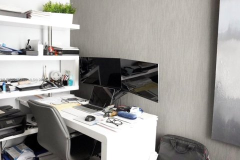 Townhouse in LANDMARK in Doral, Florida 3 bedrooms, 199.93 sq.m. № 2043072 - photo 12