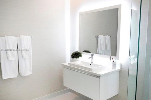 Townhouse in LANDMARK in Doral, Florida 3 bedrooms, 199.93 sq.m. № 2043072 - photo 13