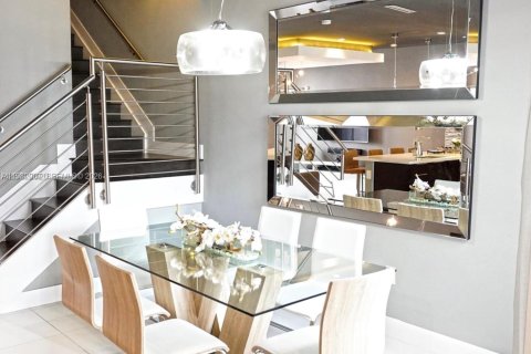 Townhouse in LANDMARK in Doral, Florida 3 bedrooms, 199.93 sq.m. № 2043072 - photo 8