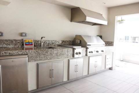 Townhouse in LANDMARK in Doral, Florida 3 bedrooms, 199.93 sq.m. № 2043072 - photo 3