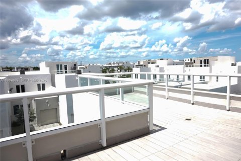 Townhouse in LANDMARK in Doral, Florida 3 bedrooms, 199.93 sq.m. № 2043072