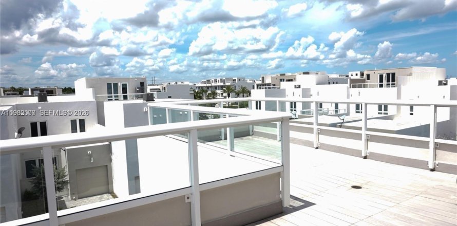 Townhouse in LANDMARK in Doral, Florida 3 bedrooms, 199.93 sq.m. № 2043072