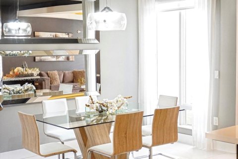 Townhouse in LANDMARK in Doral, Florida 3 bedrooms, 199.93 sq.m. № 2043072 - photo 9