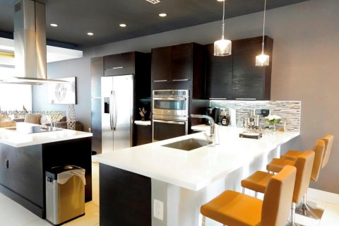 Townhouse in LANDMARK in Doral, Florida 3 bedrooms, 199.93 sq.m. № 2043072 - photo 5