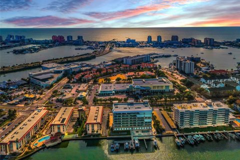 Condo in Clearwater, Florida, 3 bedrooms  № 1916495 - photo 1