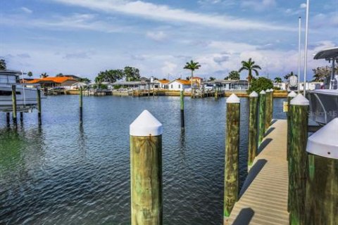 Condo in Clearwater, Florida, 3 bedrooms  № 1916495 - photo 17