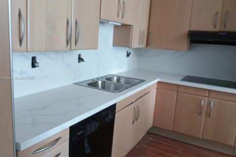 Condo in Sunny Isles Beach, Florida, 2 bedrooms  № 1864642 - photo 7