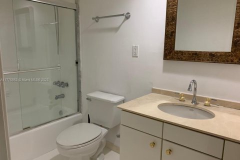 Condo in Sunny Isles Beach, Florida, 2 bedrooms  № 1864642 - photo 11